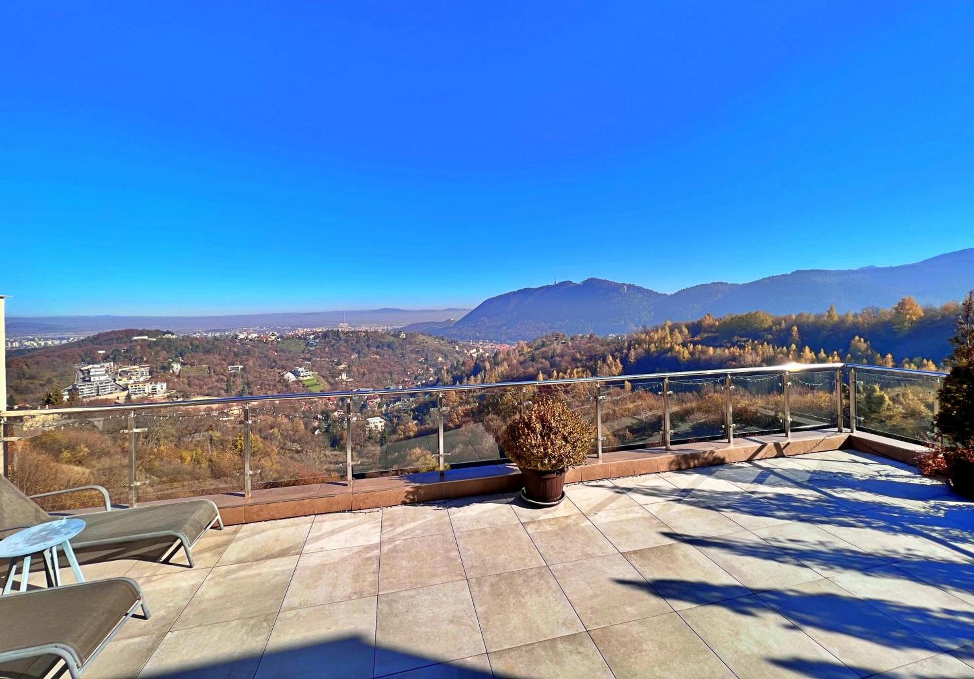 Coroni Seasons Apart With Panoramic View Braşov Esterno foto