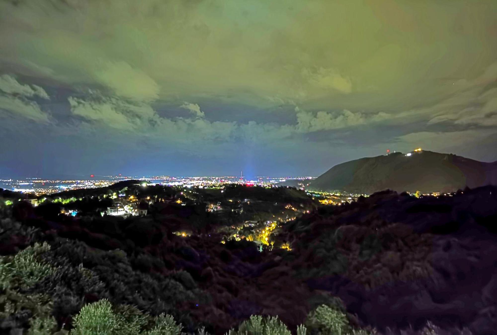 Coroni Seasons Apart With Panoramic View Braşov Esterno foto